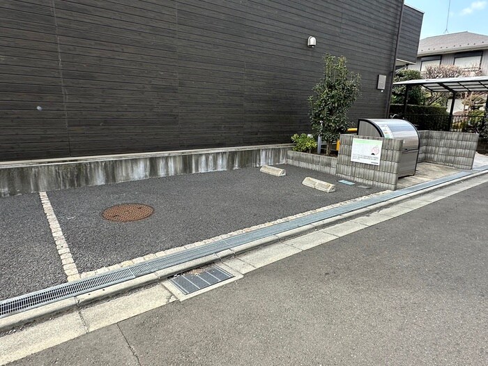 物件外観写真4　(駐車場)