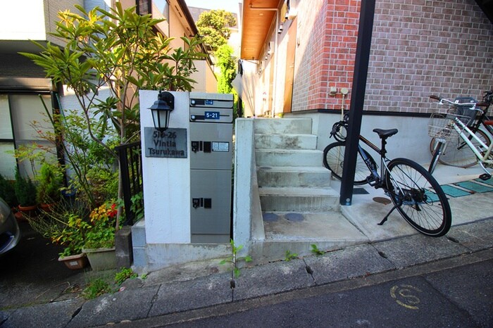 物件外観写真2　(エントランス部分)