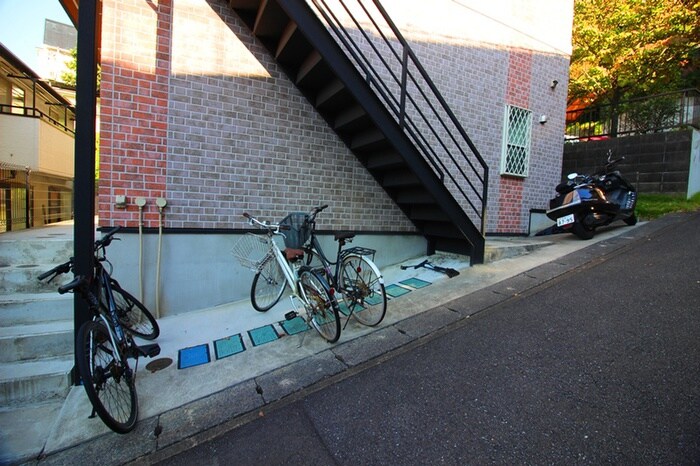 物件外観写真3　(駐輪場)