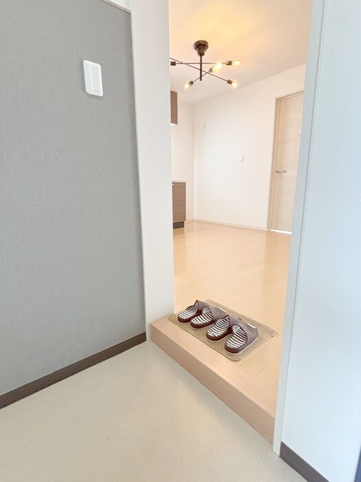 物件内観写真13　(玄関)