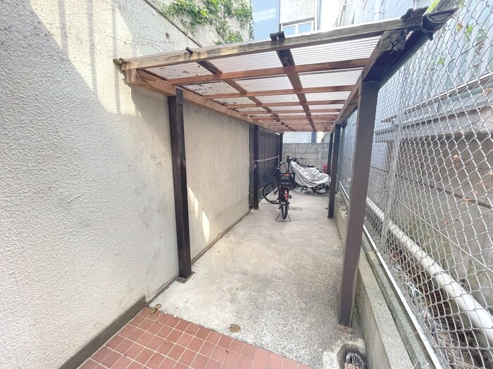 物件外観写真6　(駐輪場)