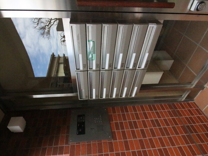 物件外観写真6　(エントランス部分)