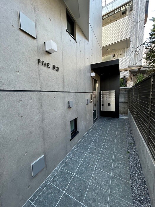 物件外観写真4　(エントランス部分)