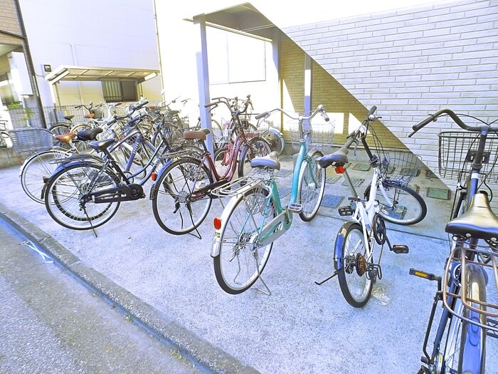 物件外観写真4　(駐輪場)