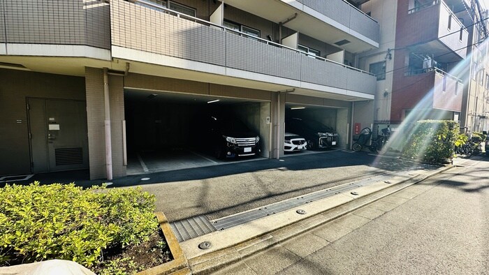 物件外観写真2　(駐車場)