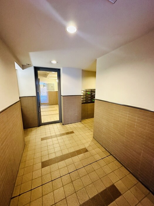 物件外観写真5　(エントランス部分)