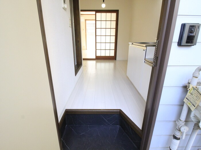 物件内観写真7　(玄関)