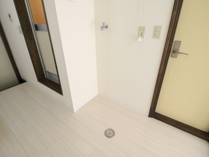 物件内観写真17　(洗濯機置場)