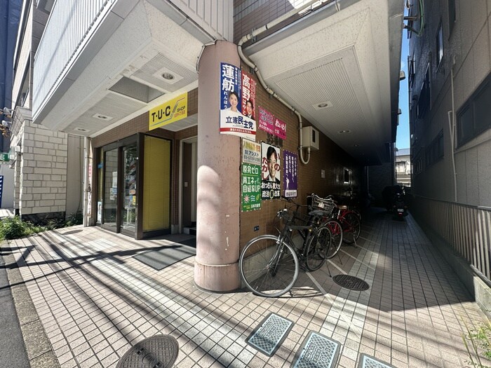 物件外観写真2　(エントランス部分)