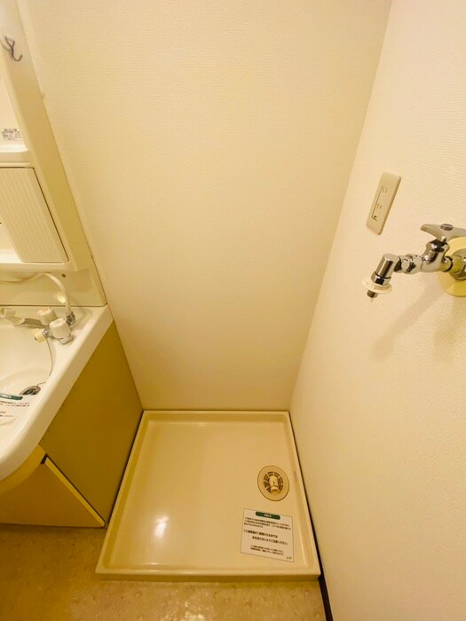 物件内観写真16　(洗濯機置場)