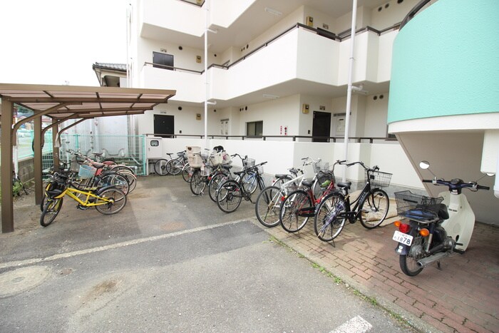 物件外観写真4　(駐輪場)