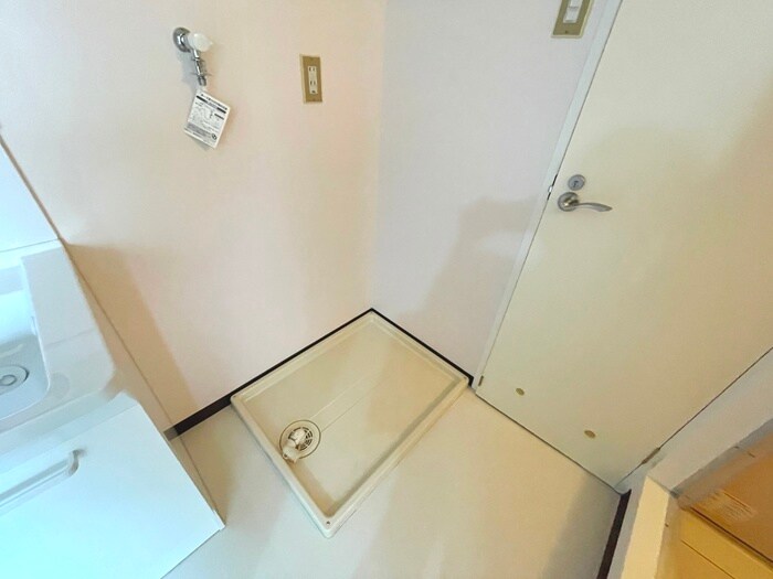 物件内観写真11　(洗濯機置場)