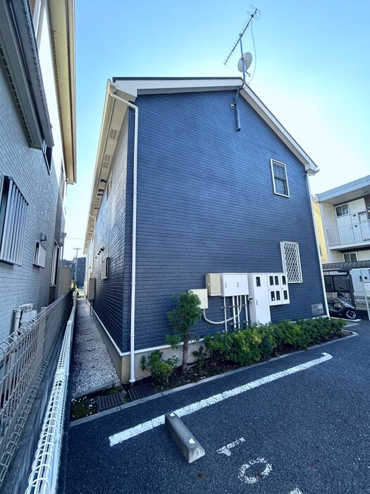 物件外観写真4　(エントランス部分)