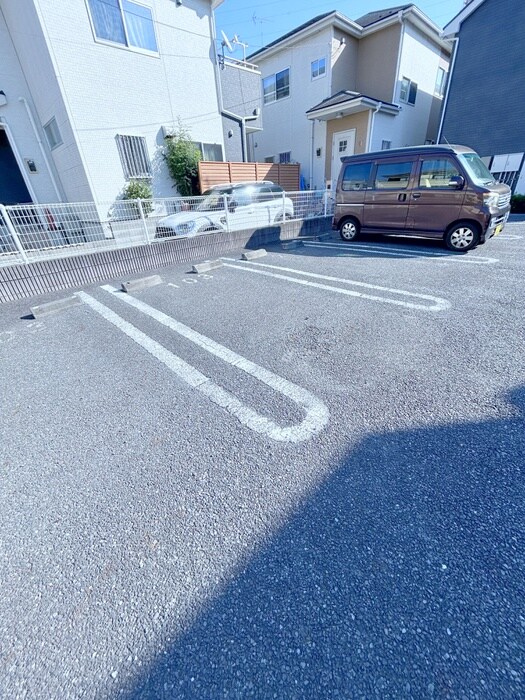 物件外観写真5　(駐車場)
