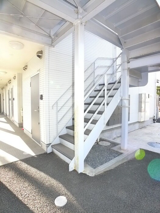 物件外観写真3　(エントランス部分)