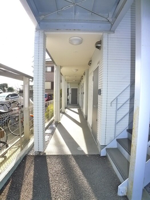 物件外観写真4　(エントランス部分)