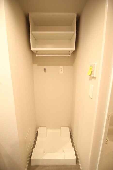 物件内観写真8　(洗濯機置場)