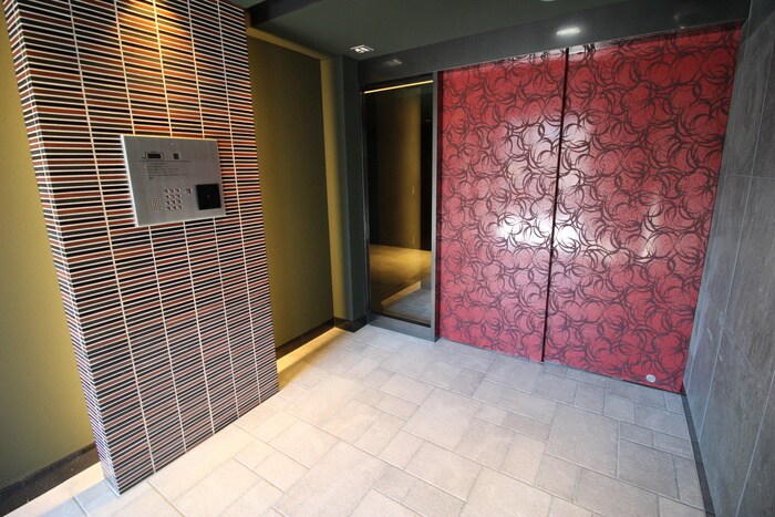 物件外観写真4　(エントランス部分)