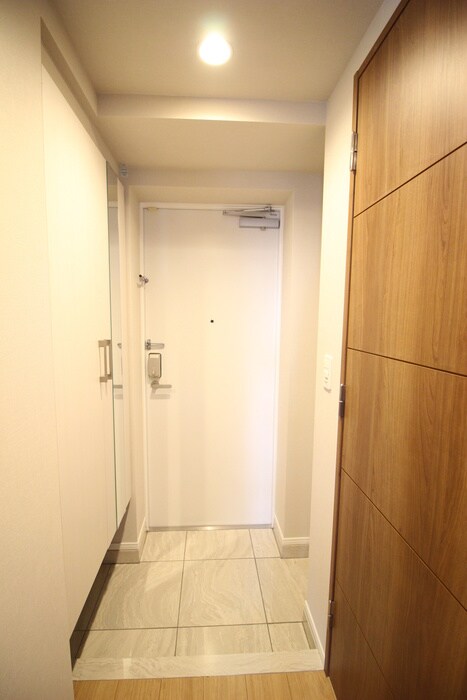 物件内観写真15　(玄関)