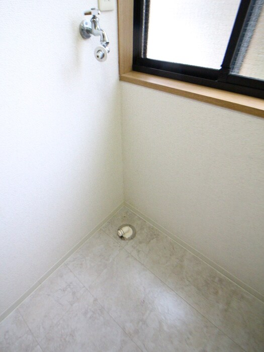 物件内観写真16　(洗濯機置場)