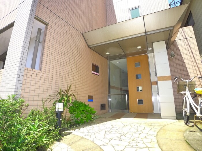 物件外観写真2　(エントランス部分)