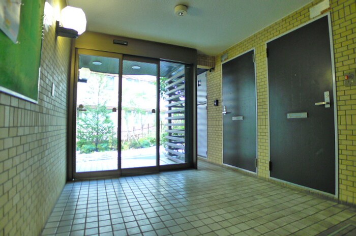 物件外観写真5　(エントランス部分)