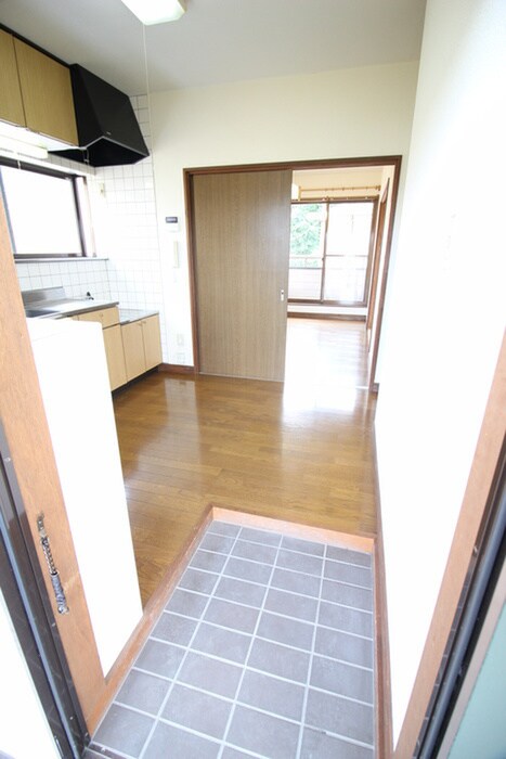 物件内観写真13　(玄関)