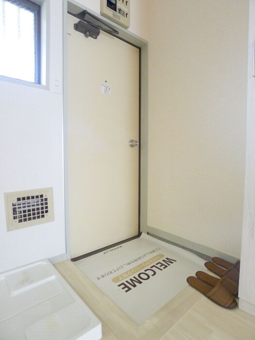 物件内観写真16　(玄関)