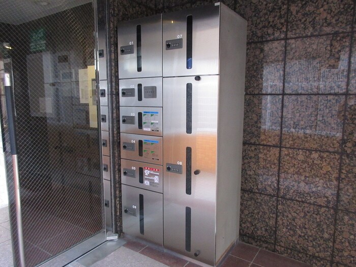 物件外観写真4　(エントランス部分)