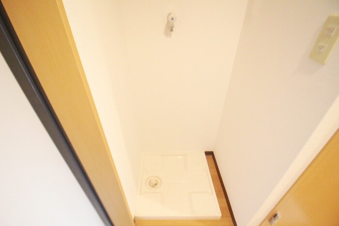 物件内観写真13　(洗濯機置場)