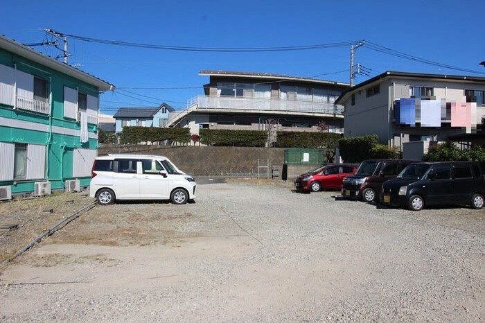 物件外観写真3　(駐車場)