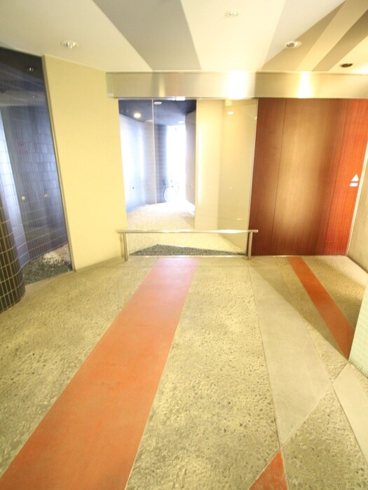 物件外観写真6　(エントランス部分)