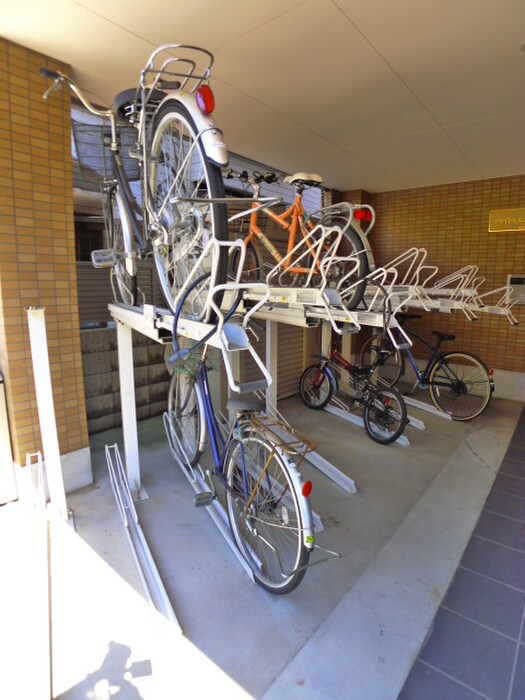 物件外観写真3　(駐輪場)