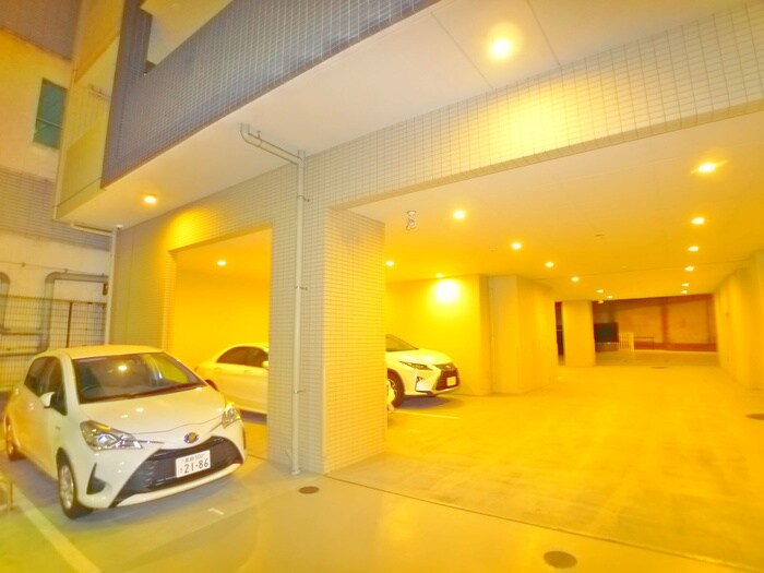 物件外観写真6　(駐車場)