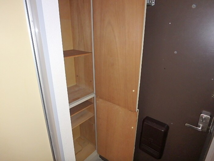 物件内観写真16　(玄関)