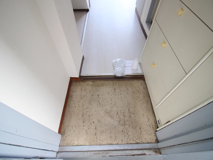 物件内観写真7　(玄関)