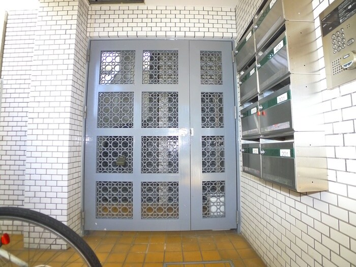 物件外観写真4　(エントランス部分)