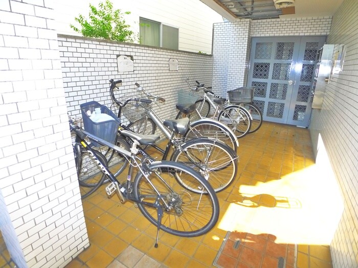 物件外観写真5　(駐輪場)