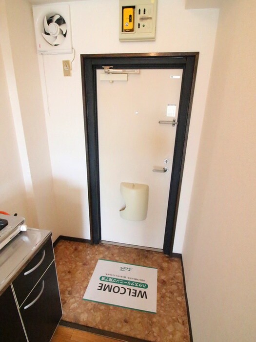 物件内観写真11　(玄関)