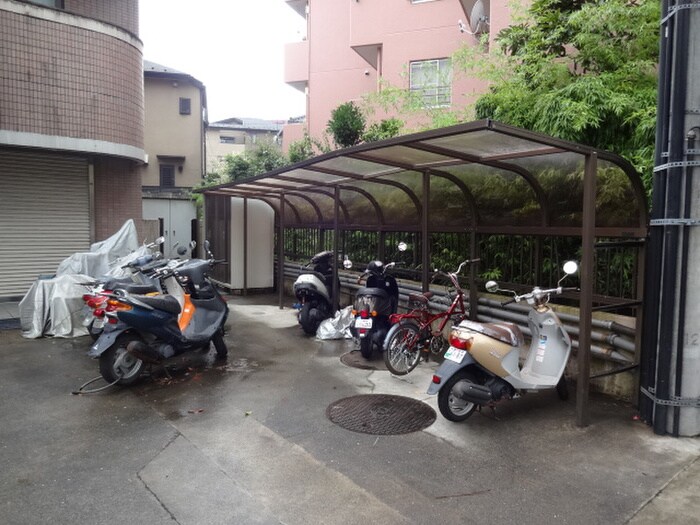 物件外観写真3　(駐輪場)