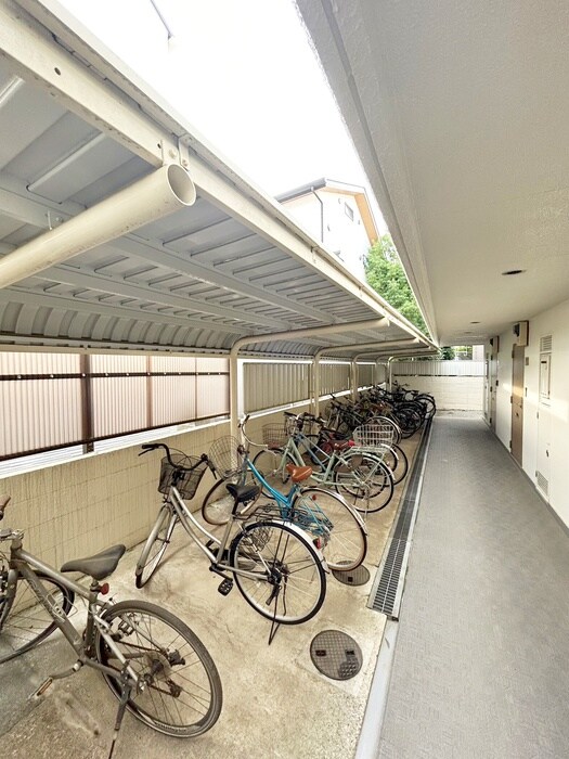物件外観写真4　(駐輪場)