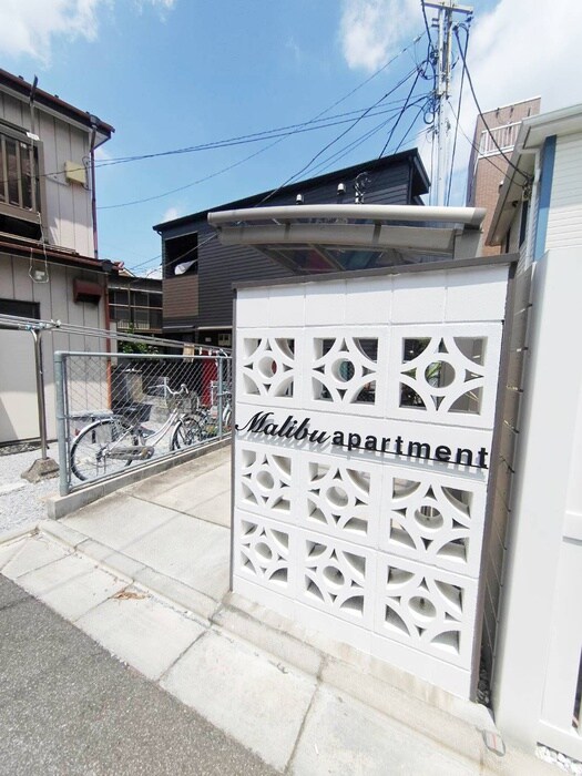 物件外観写真2　(エントランス部分)