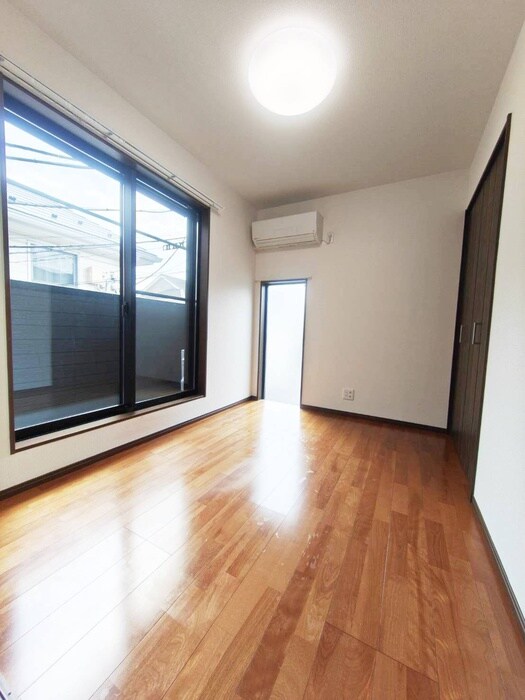 物件内観写真7　(室内からの展望)