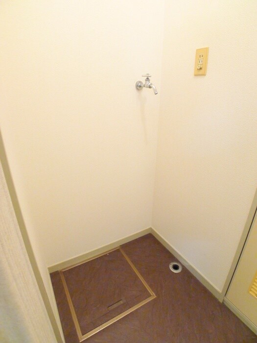 物件内観写真13　(洗濯機置場)