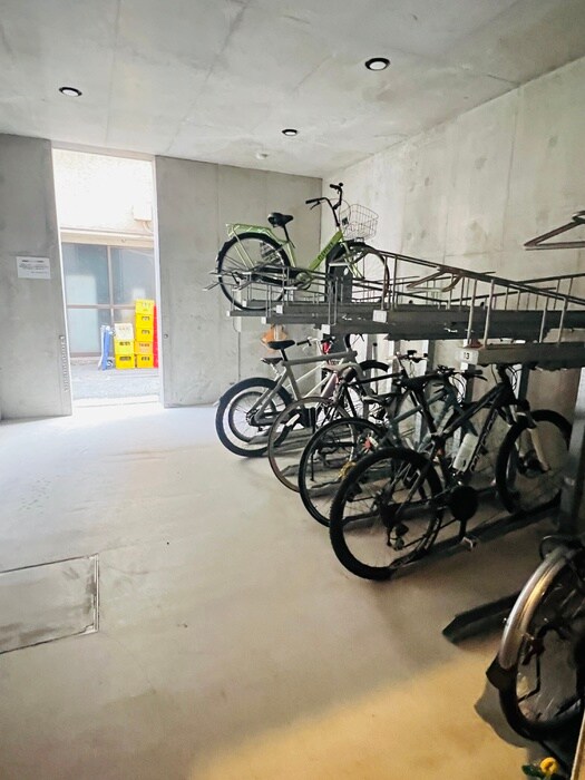 物件外観写真4　(駐輪場)
