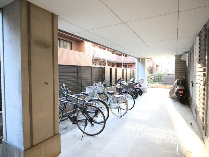 物件外観写真6　(駐輪場)