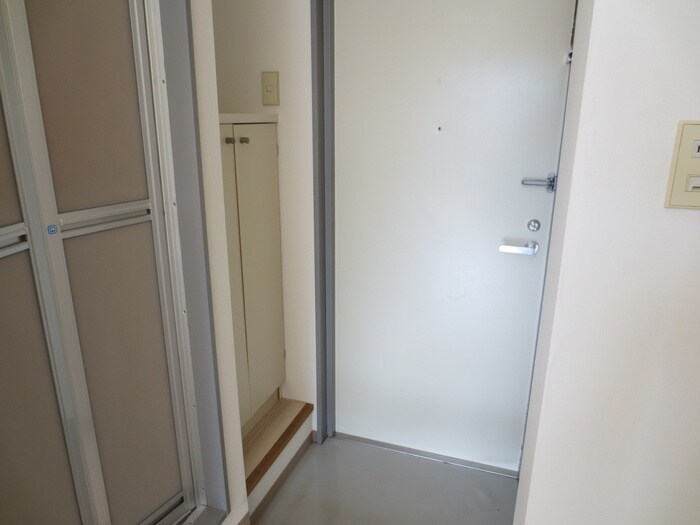 物件内観写真10　(玄関)