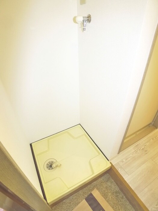 物件内観写真15　(洗濯機置場)