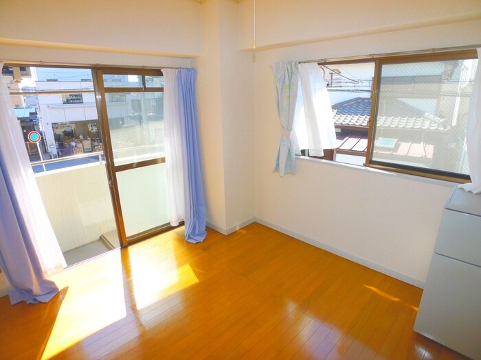 物件内観写真3　(室内からの展望)