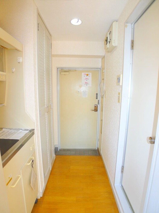 物件内観写真6　(玄関)